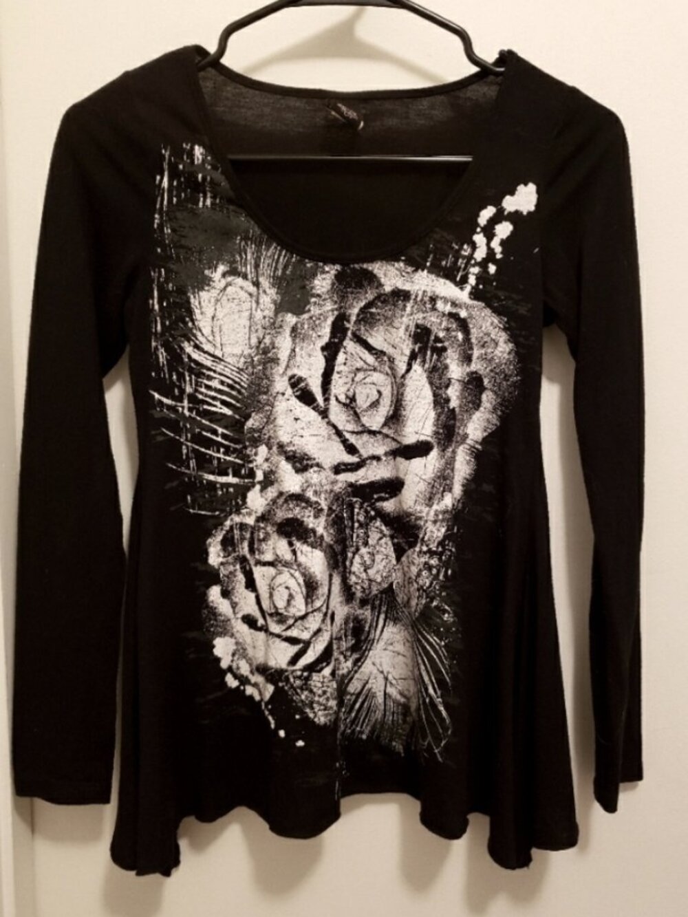 Black & white shirt top rose butterfly Small